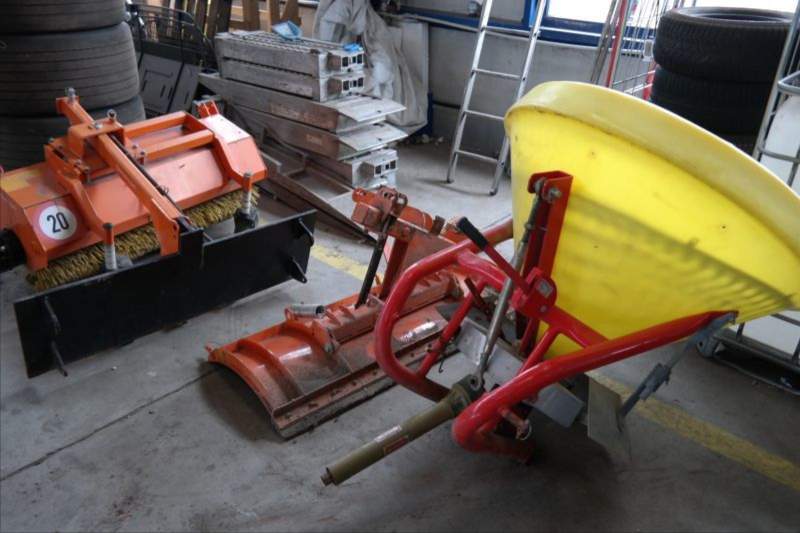 JINMA - 204E 4x4 přední náhon + příslušenství